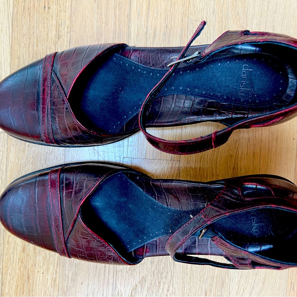 Dansko burgundy Mary Jane heels